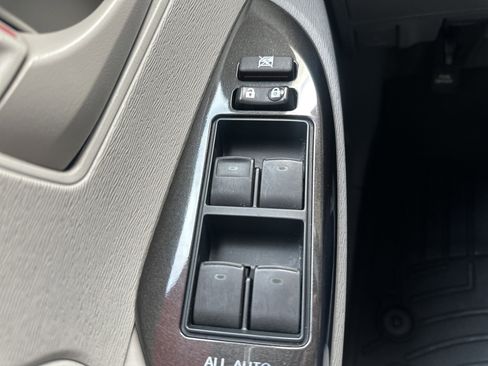 Used 2013 Toyota Sienna LE image 23