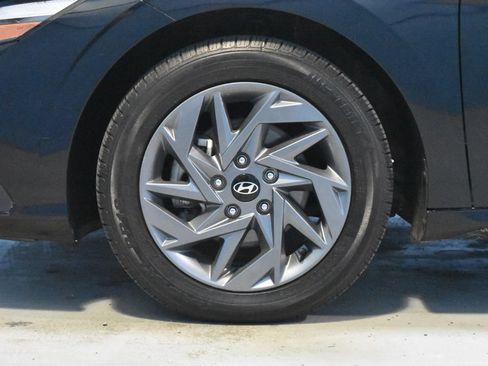 Used 2024 Hyundai Elantra SEL FWD image 27