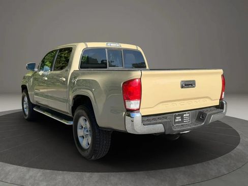 Used 2017 Toyota Tacoma SR5 RWD image 4