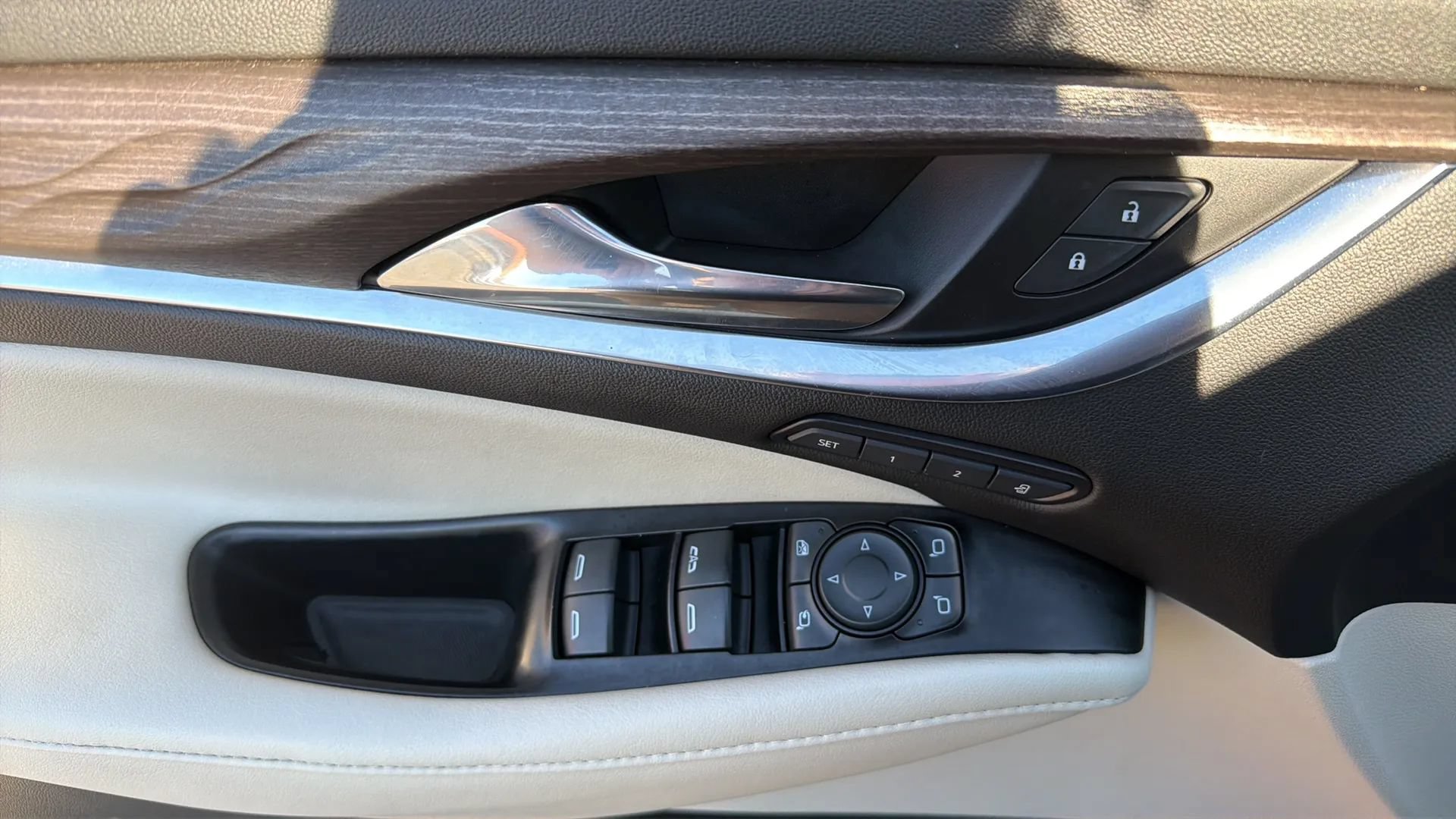 Used 2023 Buick Enclave Avenir w/ Avenir Technology Package AWD/4WD image 37