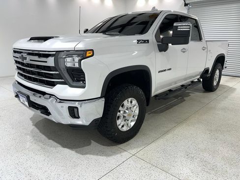 Used 2024 Chevrolet Silverado 2500 LTZ w/ LTZ Convenience Package AWD/4WD image 8