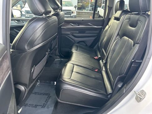 Used 2023 Jeep Grand Cherokee Limited w/ Luxury Tech Group II image 17