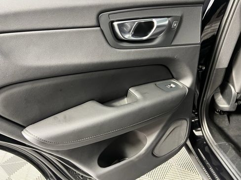 Used 2025 Volvo XC60 B5 Plus image 27