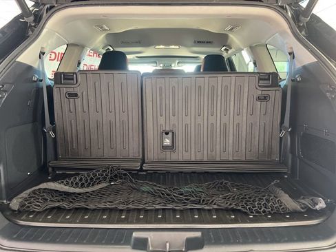 Used 2023 Toyota Highlander Limited AWD/4WD image 8