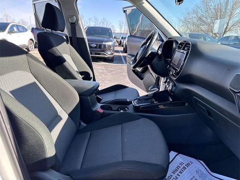 Used 2022 Kia Soul X-Line image 22
