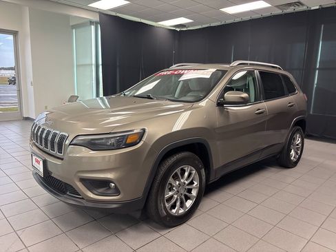 Used 2020 Jeep Cherokee Latitude Plus w/ Comfort/Convenience Group AWD/4WD image 10