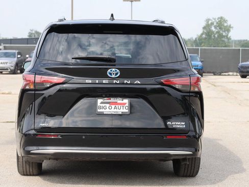 Used 2021 Toyota Sienna Platinum image 10