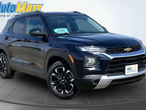 Used 2021 Chevrolet TrailBlazer LT w/ Sun and Liftgate Package AWD/4WD image 3