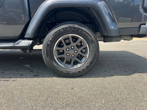 Used 2021 Jeep Gladiator Overland image 9