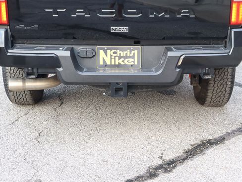 Used 2024 Toyota Tacoma TRD Off-Road image 13