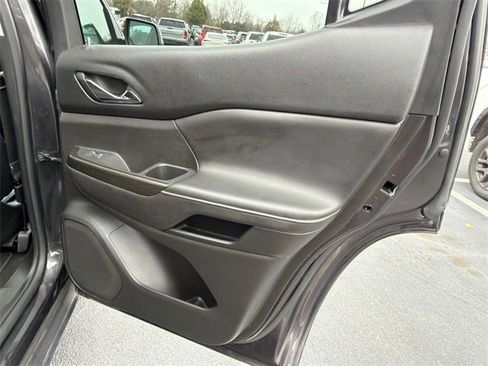 Used 2017 GMC Acadia SLT image 16