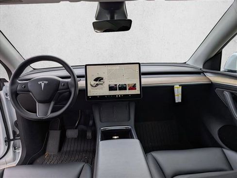 Used 2023 Tesla Model Y Long Range image 17