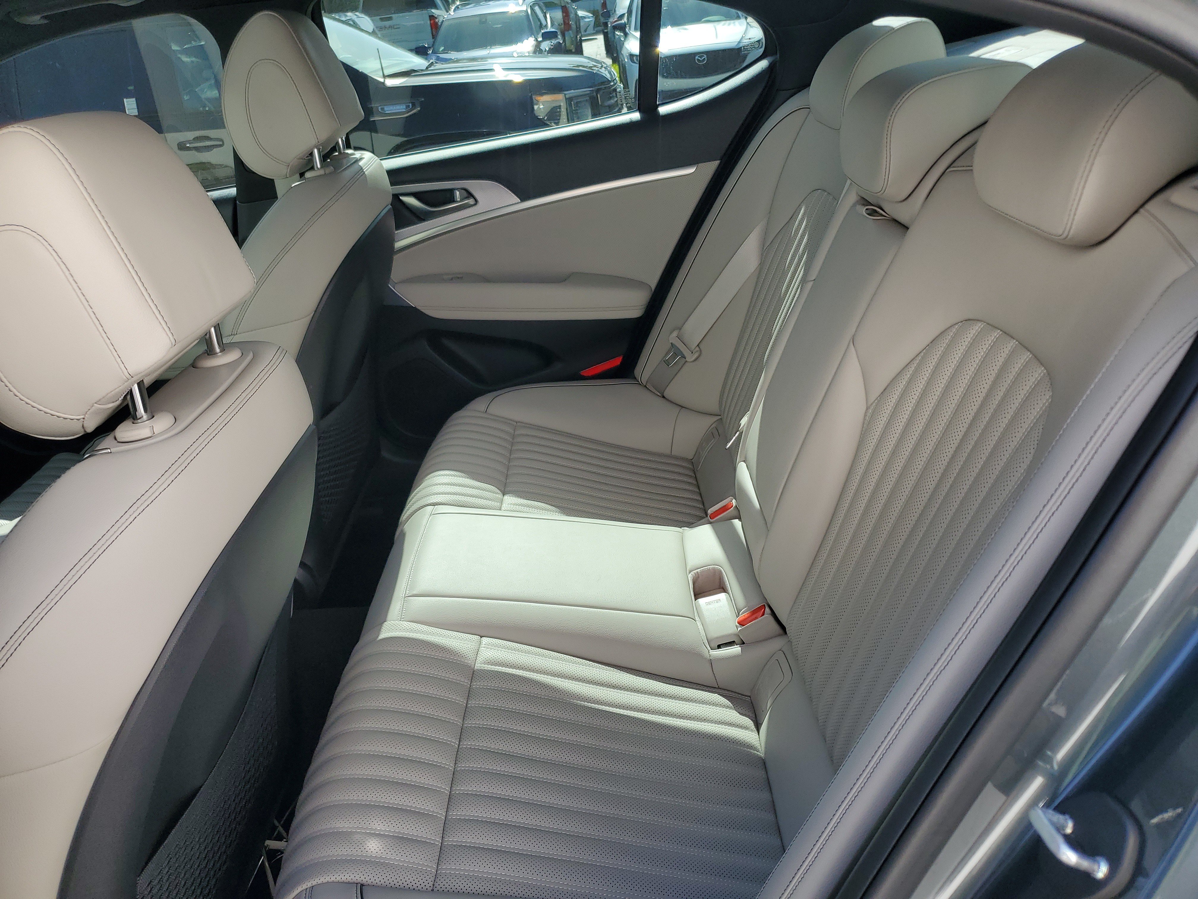 Used 2022 Genesis G70 2.0T w/ Prestige Package RWD image 12