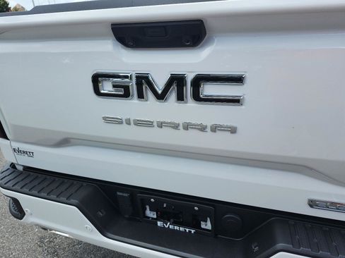 Used 2025 GMC Sierra 1500 Elevation w/ Elevation Premium Package AWD/4WD image 5