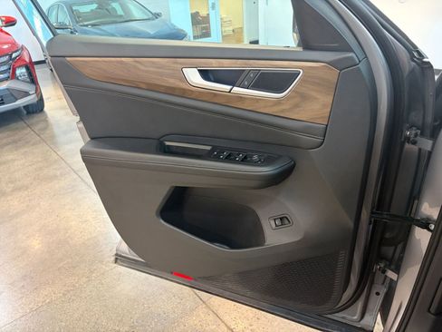 Used 2025 Volkswagen Atlas SE image 20