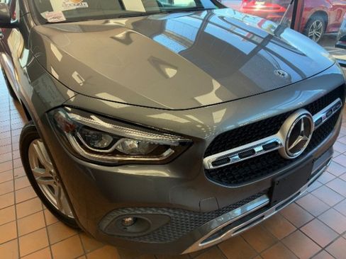 Used 2021 Mercedes-Benz GLA 250 4MATIC w/ Premium Package image 2