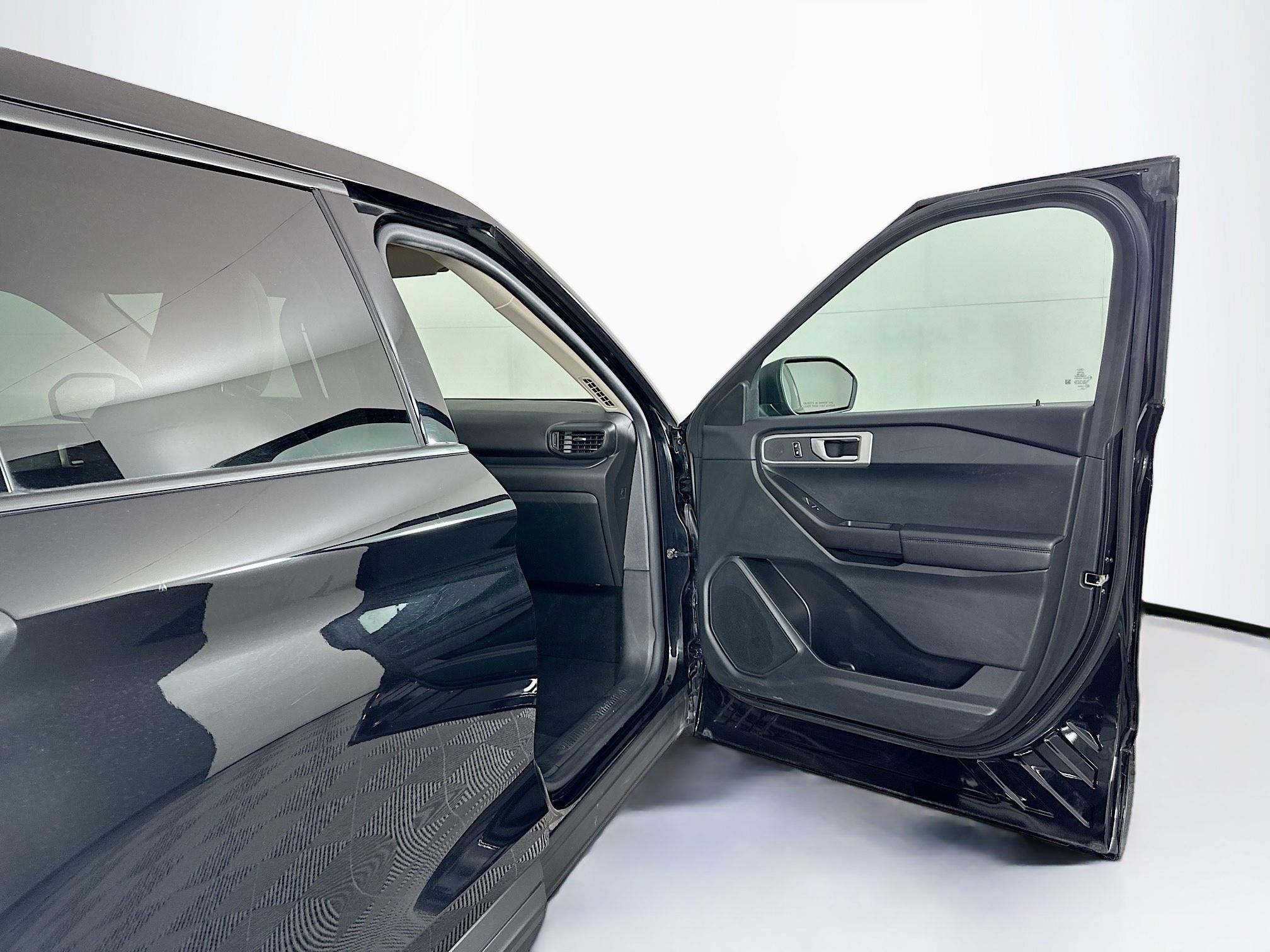 Used 2023 Ford Explorer 4WD image 32