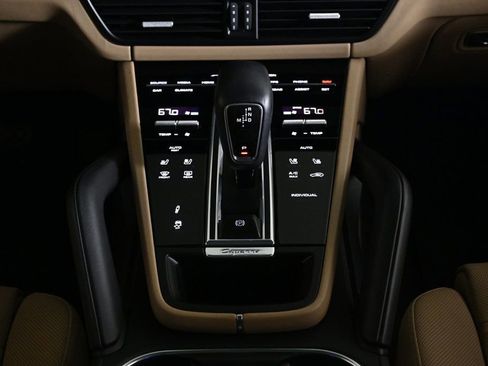 Certified 2022 Porsche Cayenne E-Hybrid image 16