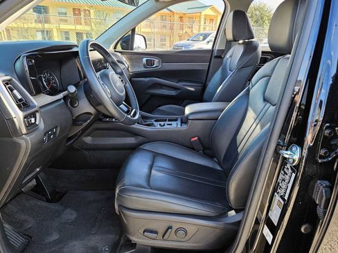 Certified 2023 Kia Sorento EX w/ Panoramic Sunroof Package image 16