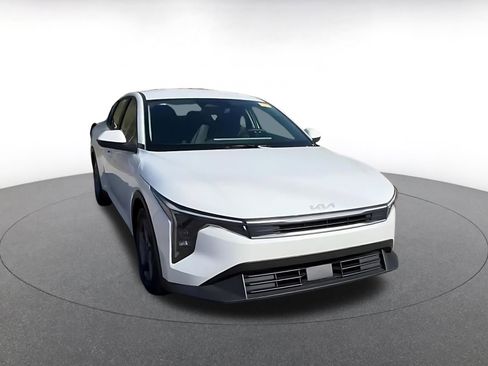Used 2025 Kia K4 LXS image 3