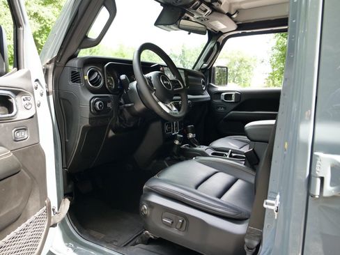 Used 2024 Jeep Wrangler Unlimited Sahara AWD/4WD image 21