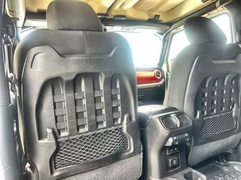 Used 2018 Jeep Wrangler Unlimited Rubicon AWD/4WD image 13