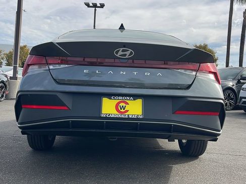 Used 2026 Hyundai Elantra SE FWD image 11