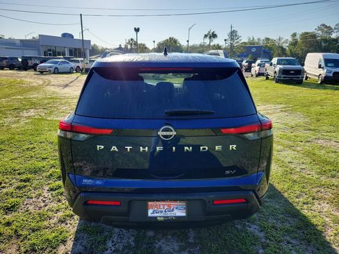 Used 2024 Nissan Pathfinder SV FWD image 10