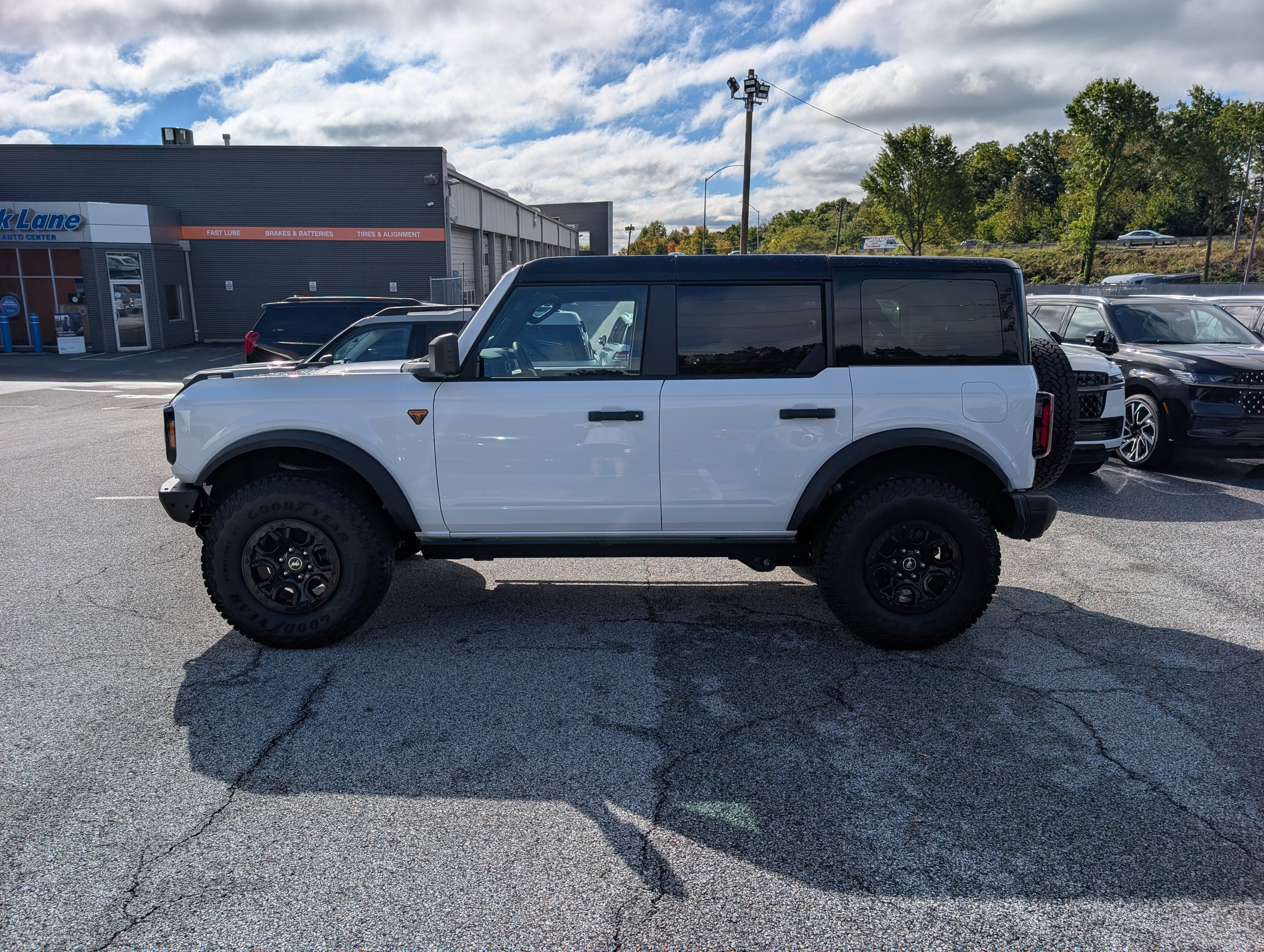 Certified 2026 Ford Bronco Badlands AWD/4WD image 3