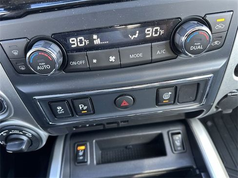 Used 2021 Nissan Titan SV w/ SV Convenience Package image 16