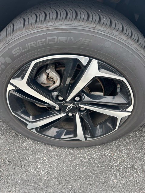 Used 2021 Chevrolet TrailBlazer RS w/ Sun and Liftgate Package AWD/4WD image 2