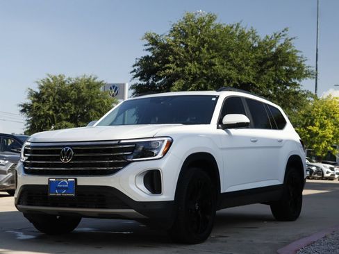 Certified 2026 Volkswagen Atlas SE FWD image 7