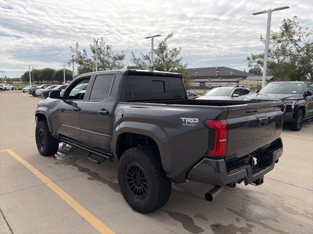 Used 2024 Toyota Tacoma TRD Sport w/ TRD Sport Upgrade Package AWD/4WD image 5