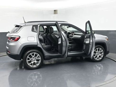 Used 2022 Jeep Compass Latitude w/ Sun and Sound Group AWD/4WD image 48