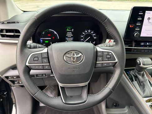 Used 2021 Toyota Sienna XLE AWD/4WD image 16