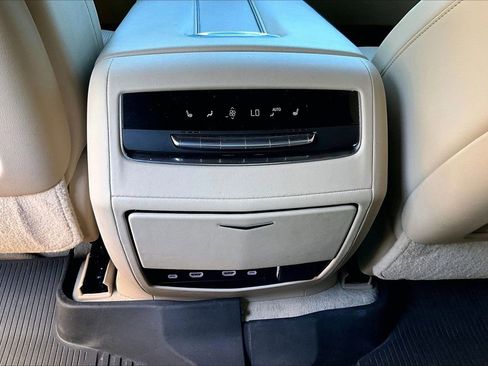 Used 2021 Cadillac Escalade Premium Luxury w/ LPO, Illumination Package AWD/4WD image 17