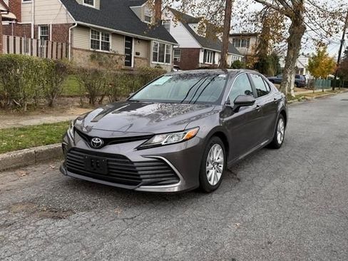 Used 2025 Toyota Camry LE image 2