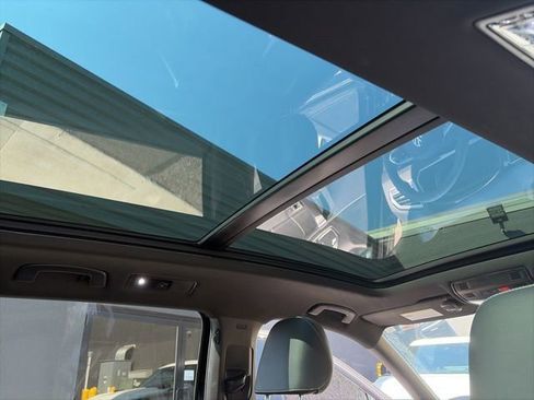 Used 2022 Volkswagen Tiguan SEL R-Line image 4