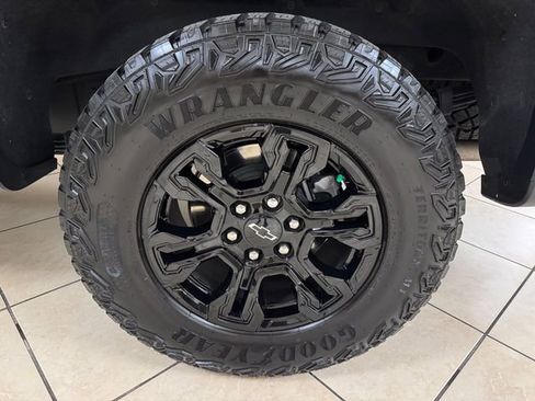 Used 2024 Chevrolet Silverado 1500 ZR2 w/ Technology Package AWD/4WD image 28