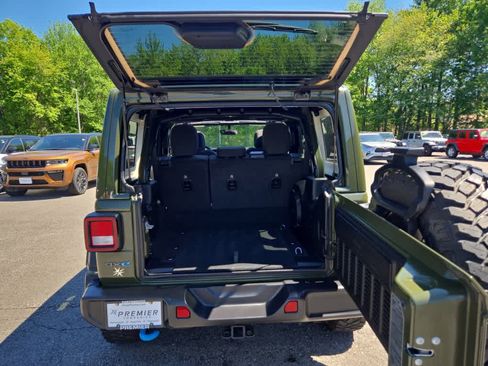 Used 2023 Jeep Wrangler Unlimited w/ Sun & Screen Package AWD/4WD image 34