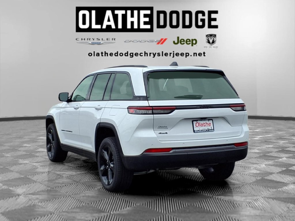 New 2026 Jeep Grand Cherokee Limited w/ Limited Altitude Package AWD/4WD image 3