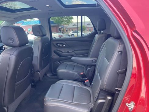 Used 2021 Chevrolet Traverse RS AWD/4WD image 16