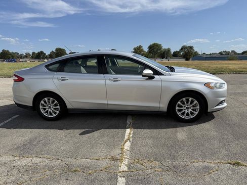 Used 2016 Ford Fusion S FWD image 4