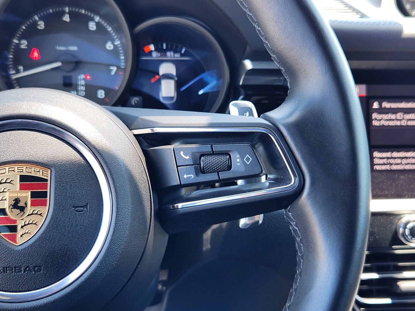 Used 2022 Porsche Macan AWD/4WD image 17