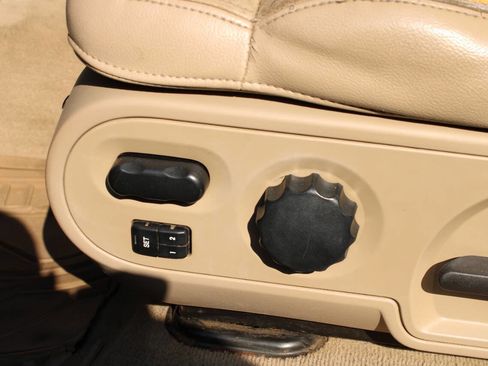 Used 2005 Ford F150 Lariat image 27