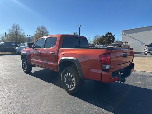 Used 2017 Toyota Tacoma TRD Sport image 7