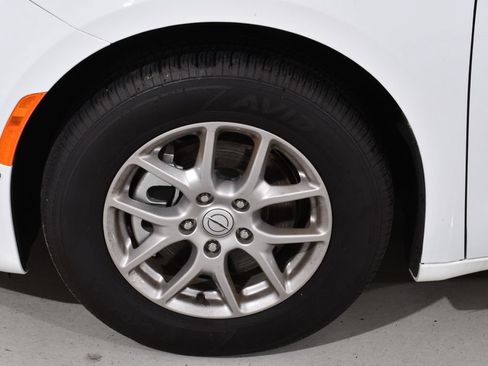 Used 2026 Chrysler Pacifica Select FWD image 24