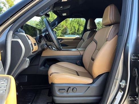 Used 2025 Nissan Armada SL w/ Captain's Chari Seat Package RWD image 12
