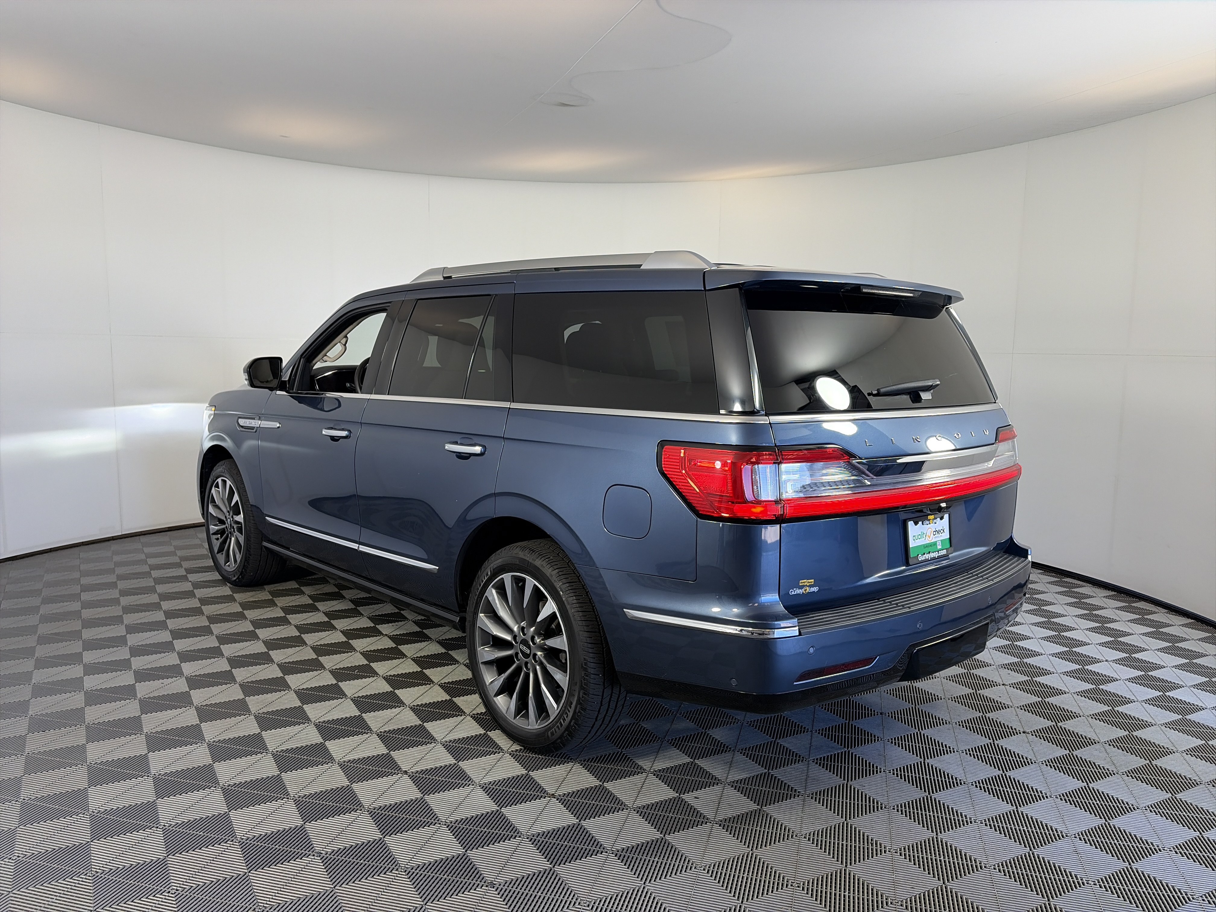 Used 2018 Lincoln Navigator Select w/ Technology Package AWD/4WD image 9