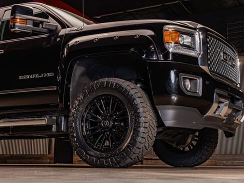 Used 2015 GMC Sierra 2500 Denali w/ Duramax Plus Package image 13